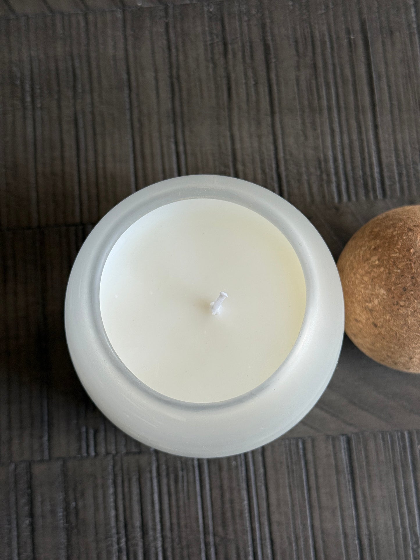 Delilac – Lilac Bloom Candle with Cork Lid | Clean-Burning Floral Scent for Spring & Gifting