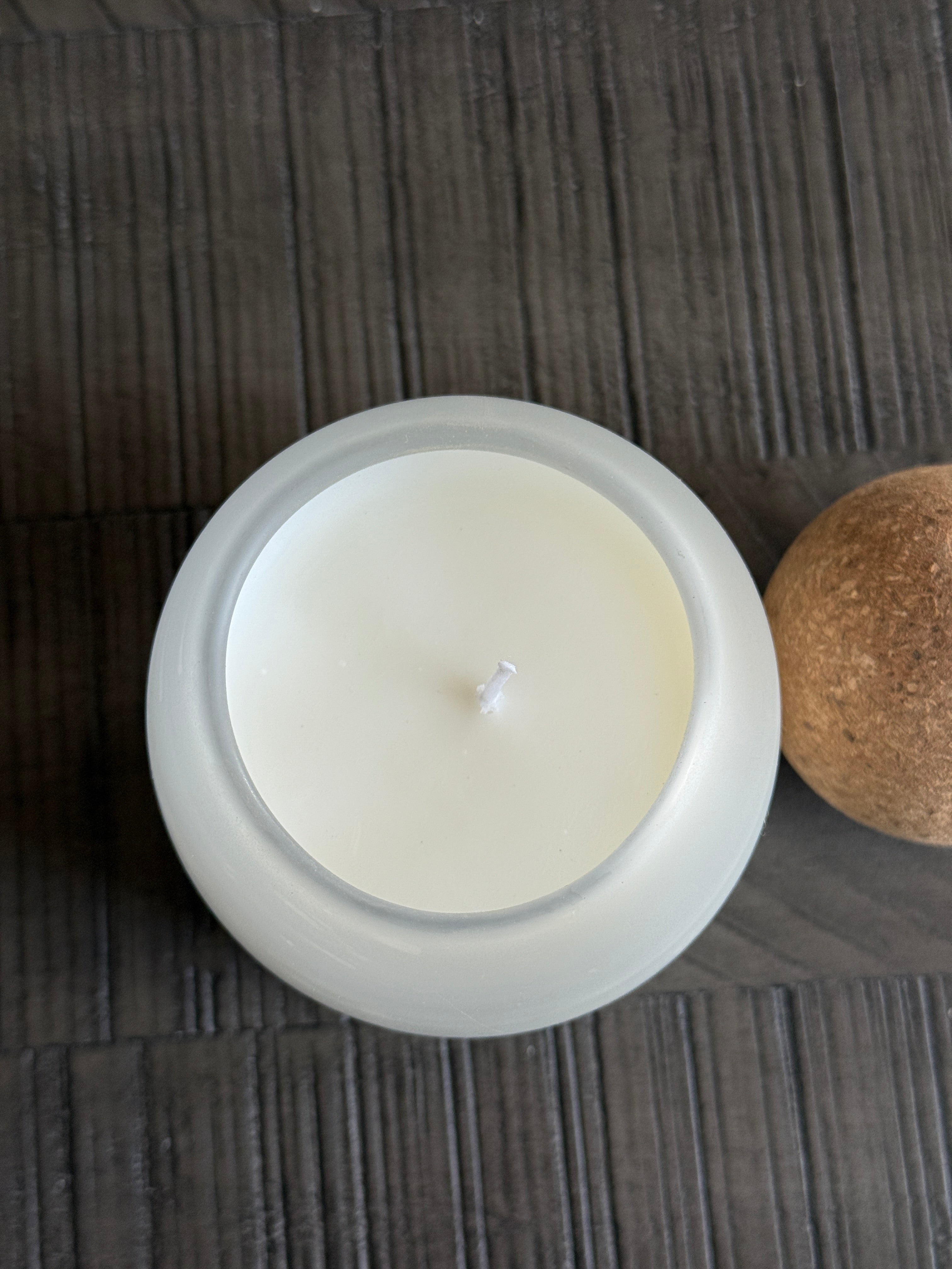 Delilac – Lilac Bloom Candle with Cork Lid | Clean-Burning Floral Scent for Spring & Gifting