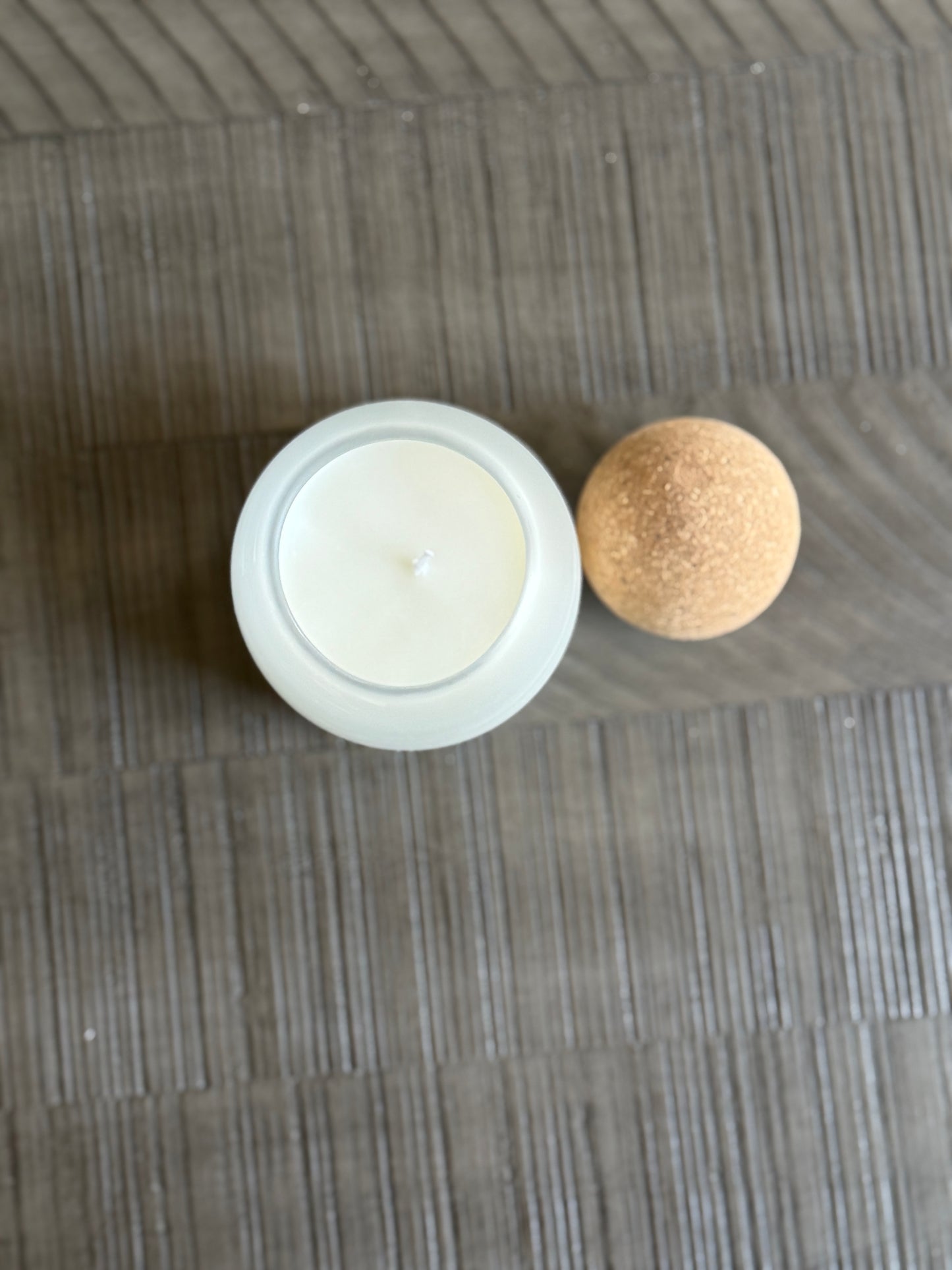 Delilac – Lilac Bloom Candle with Cork Lid | Clean-Burning Floral Scent for Spring & Gifting